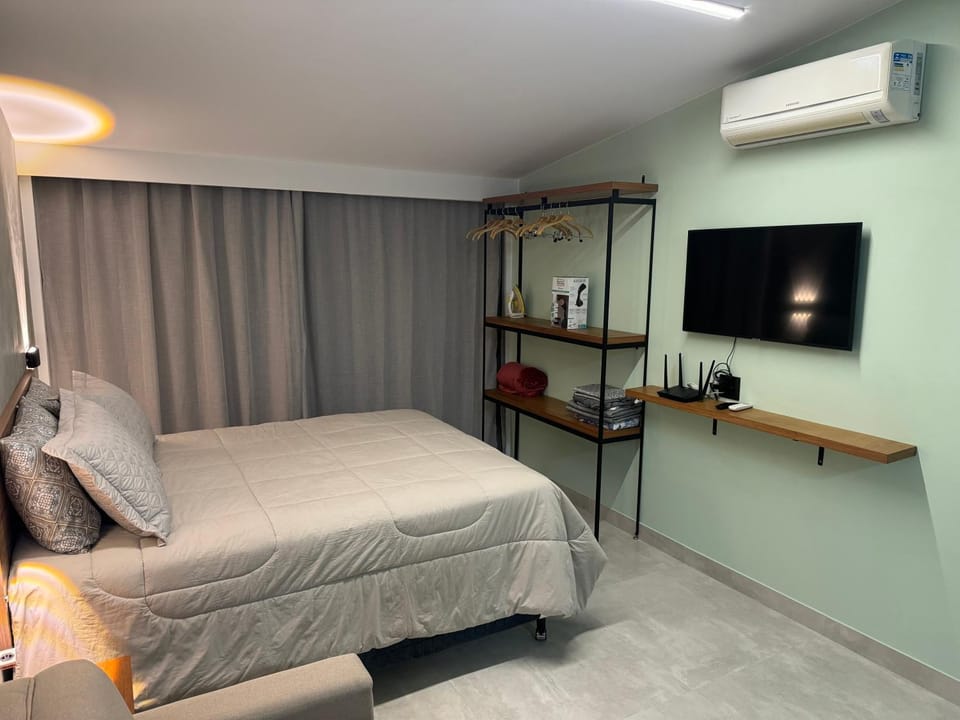 Bed, TV and multimedia, air conditioner