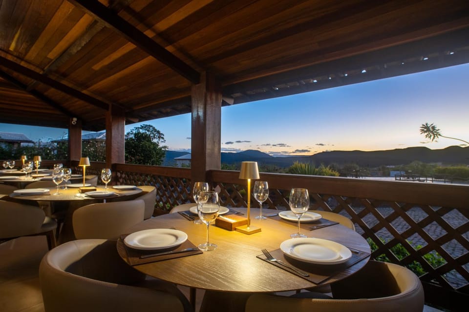 Restaurant/places to eat, Natural landscape, View (from property/room), Food and drinks, Banquet/Function facilities, Dining area