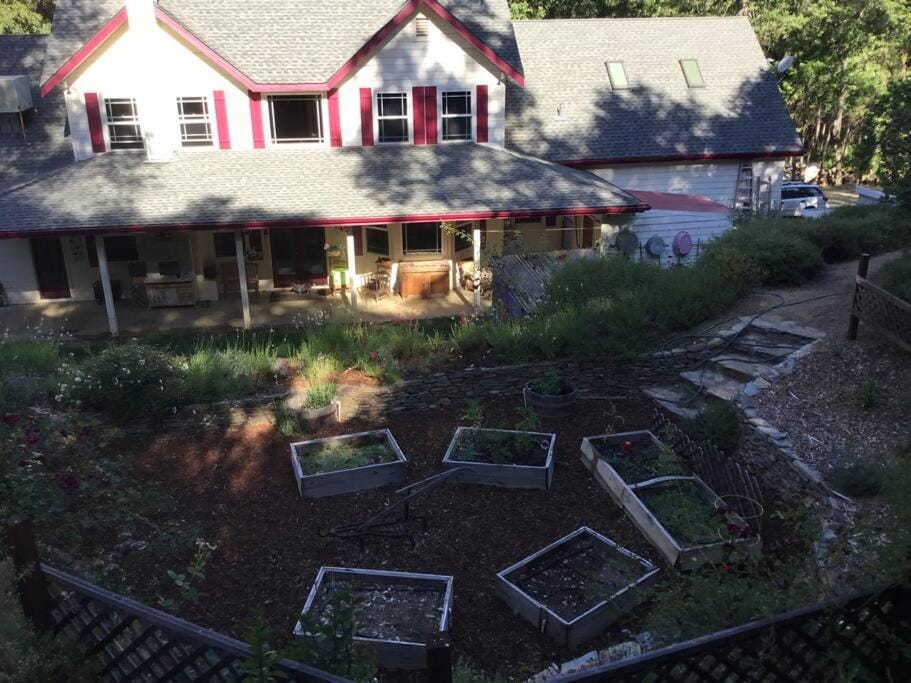 Yosemite Firehouse Inn House in Bootjack