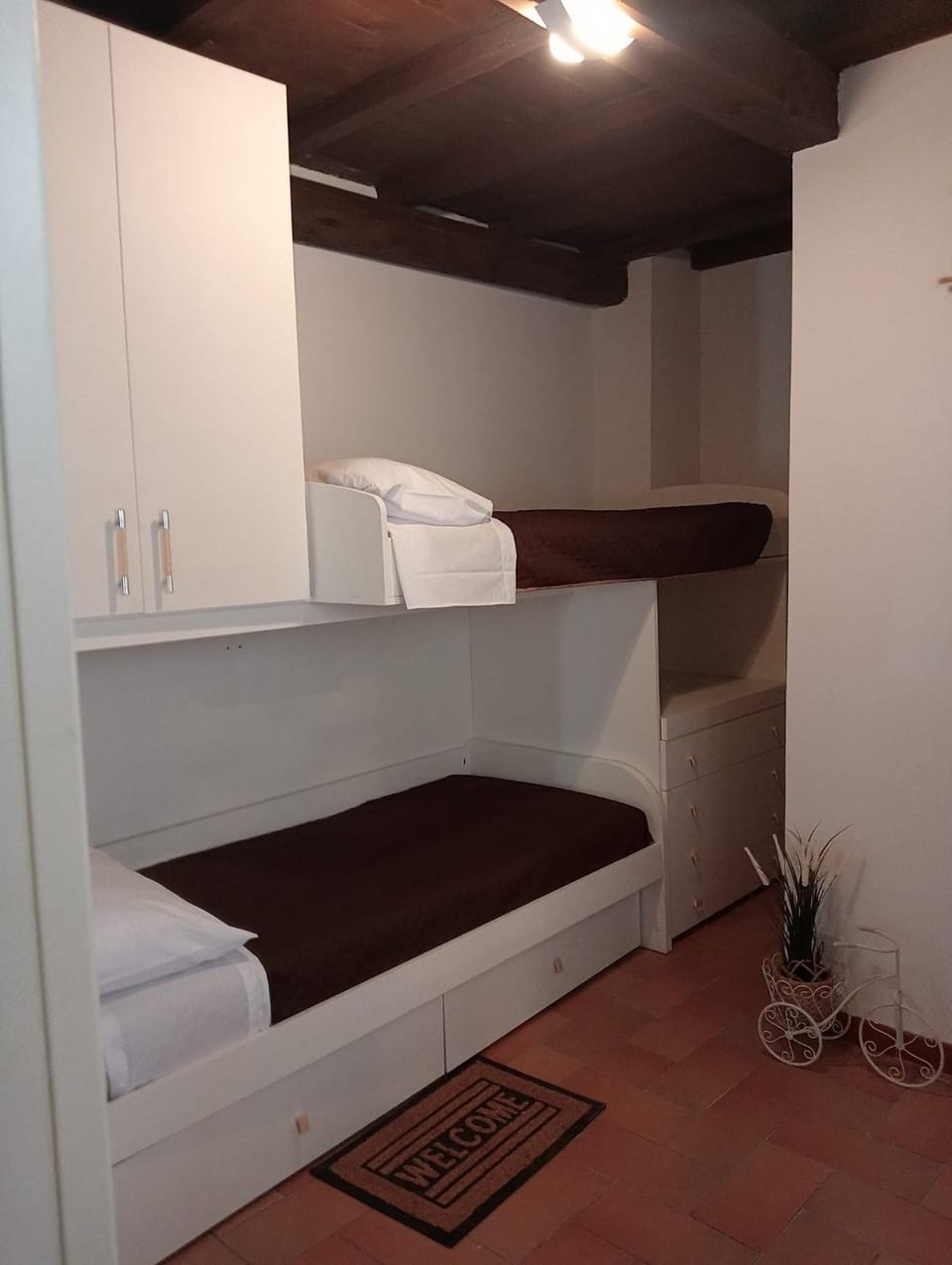 Bed, Photo of the whole room, bunk bed