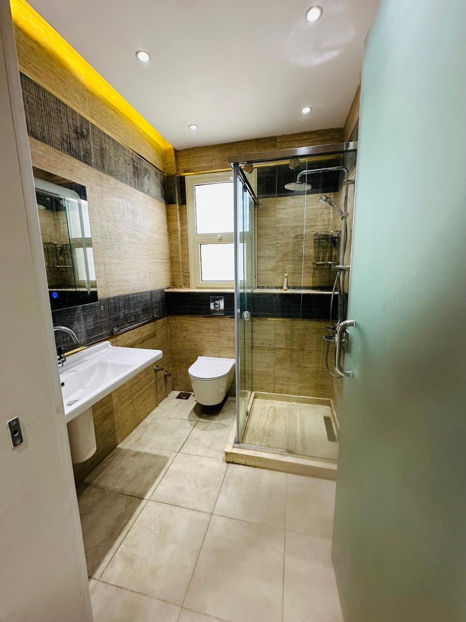 Shower, Toilet