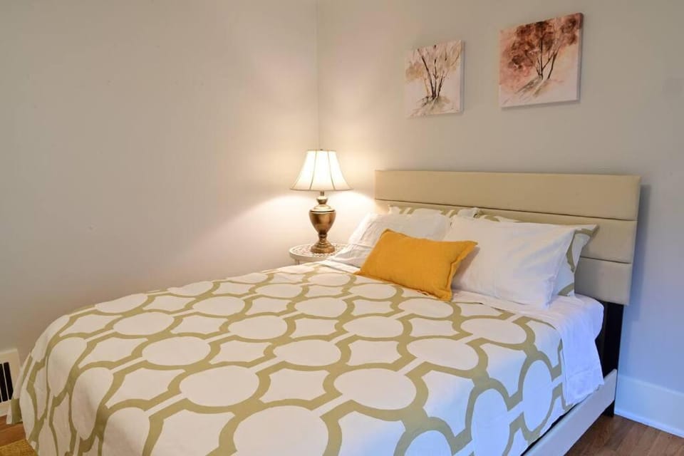 Quiet UW cottage by Ravenna park-Perfect location Apartment in University District