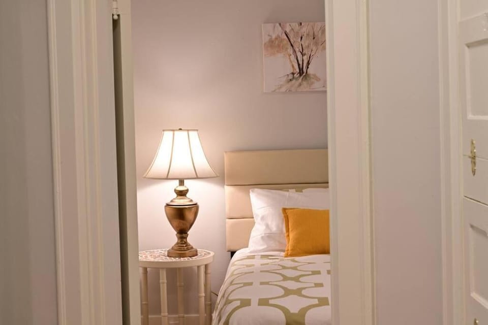 Quiet UW cottage by Ravenna park-Perfect location Apartment in University District