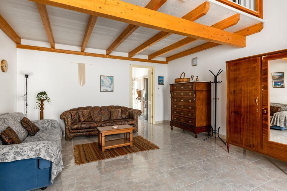 Day, Living room, Seating area