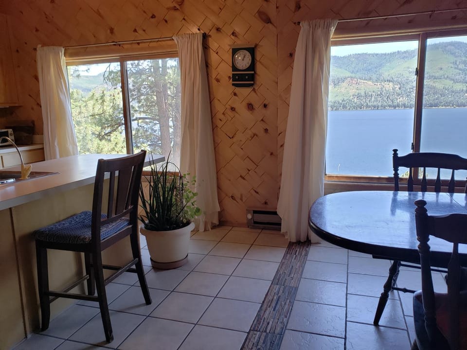 Dining area, Lake view, Mountain view