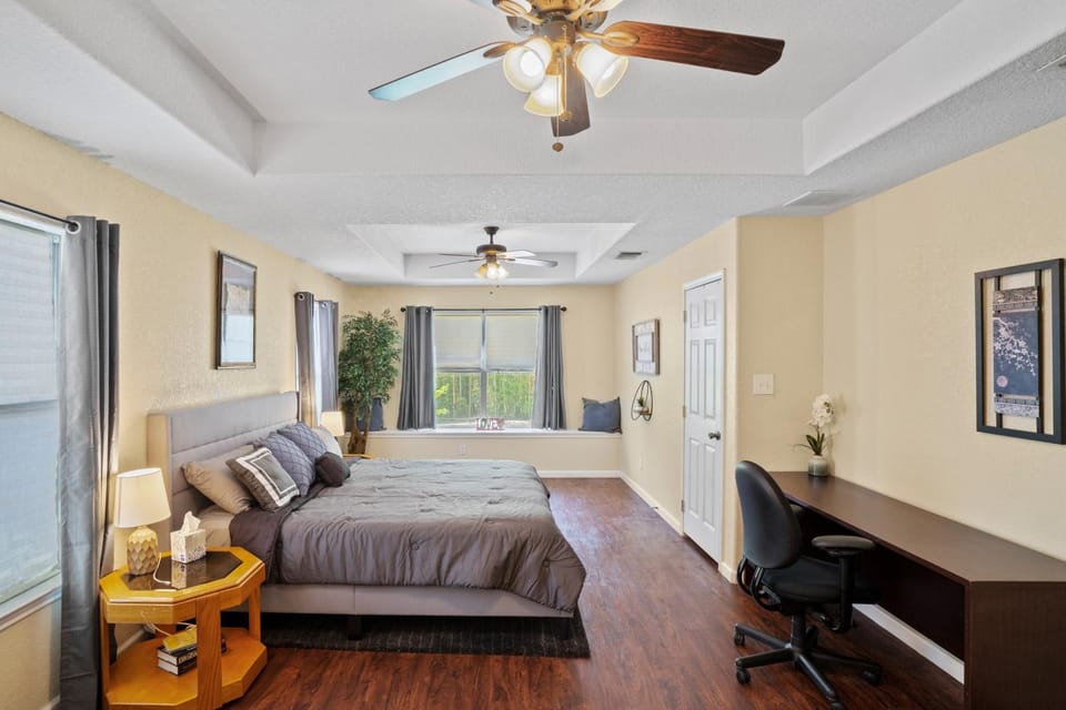 Bamboo Oasis-Relaxing Hot Tub-Family Time House in San Antonio