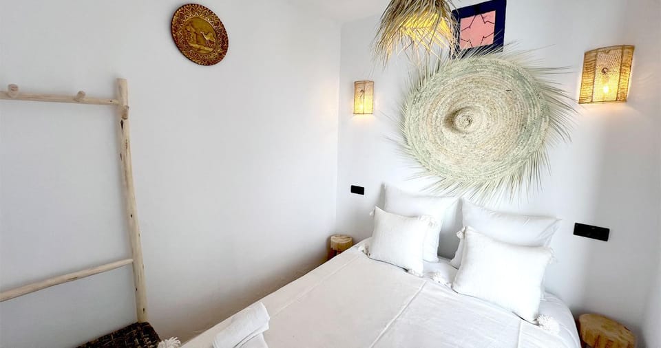 Bed, Bedroom, air conditioner