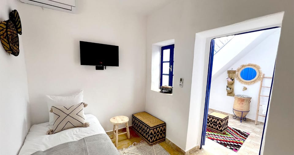 Bed, TV and multimedia, Bedroom, air conditioner