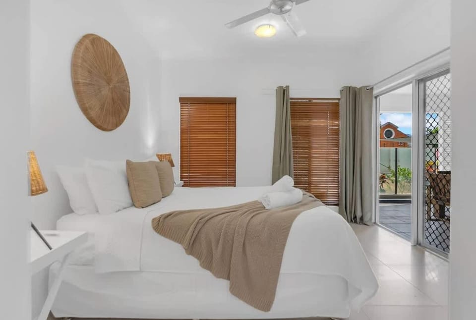 'Eclipse' A Poolside Family Escape in the CBD Apartment in Cairns