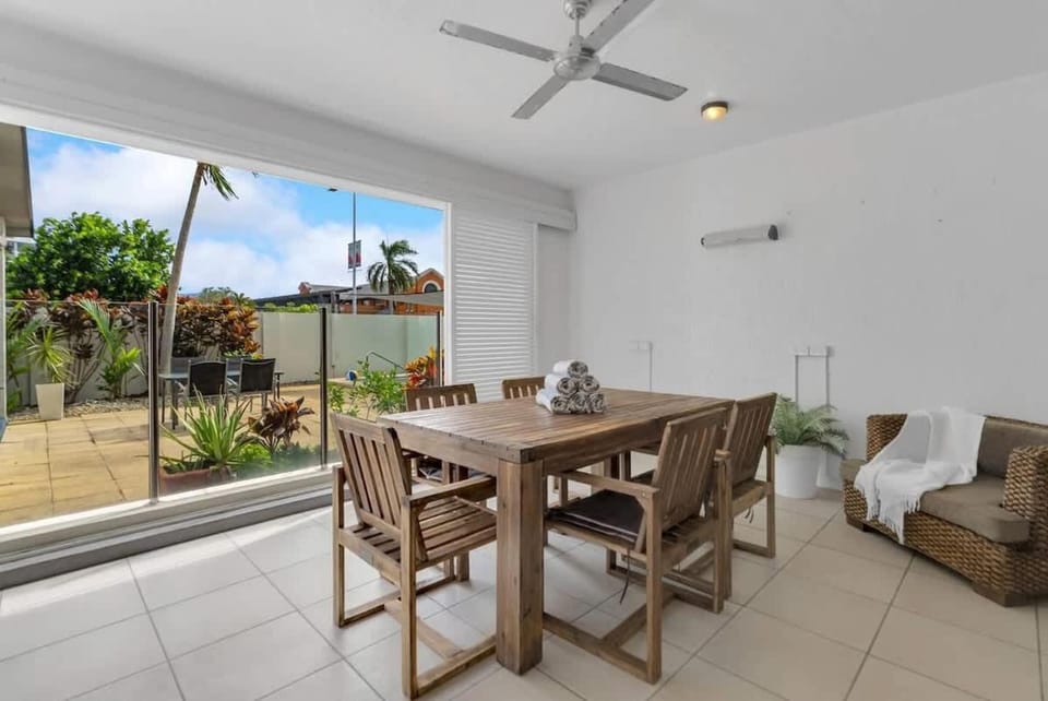 'Eclipse' A Poolside Family Escape in the CBD Apartment in Cairns