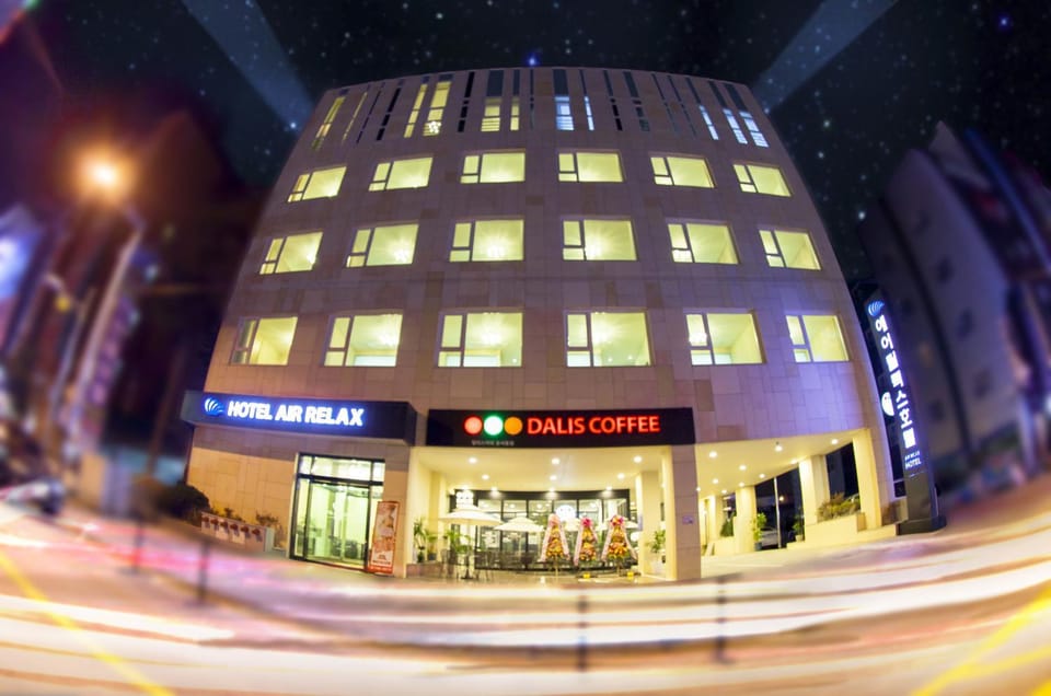 Facade/entrance, Night