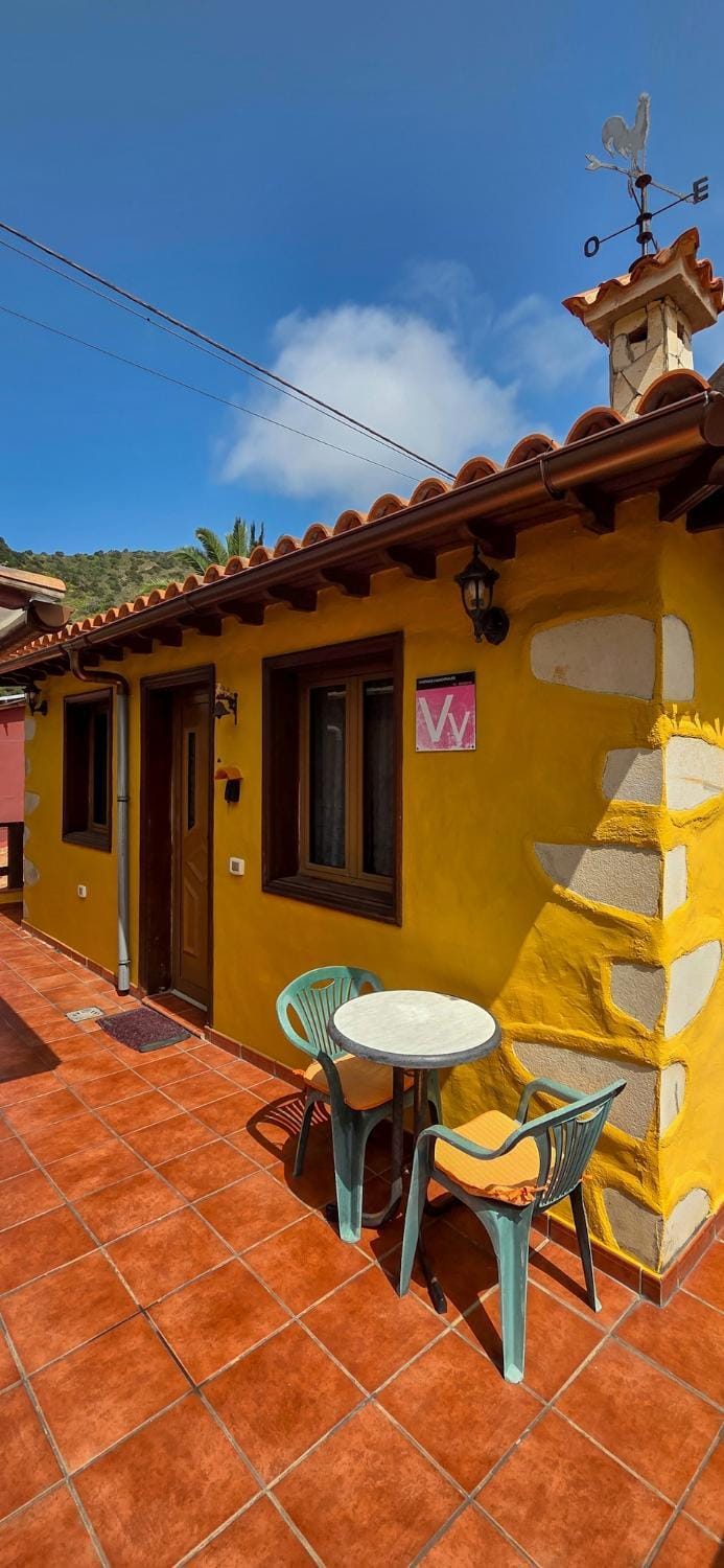 Property building, Patio, Facade/entrance, Balcony/Terrace