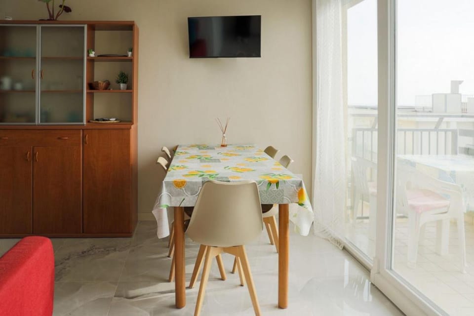 TV and multimedia, Balcony/Terrace, Living room