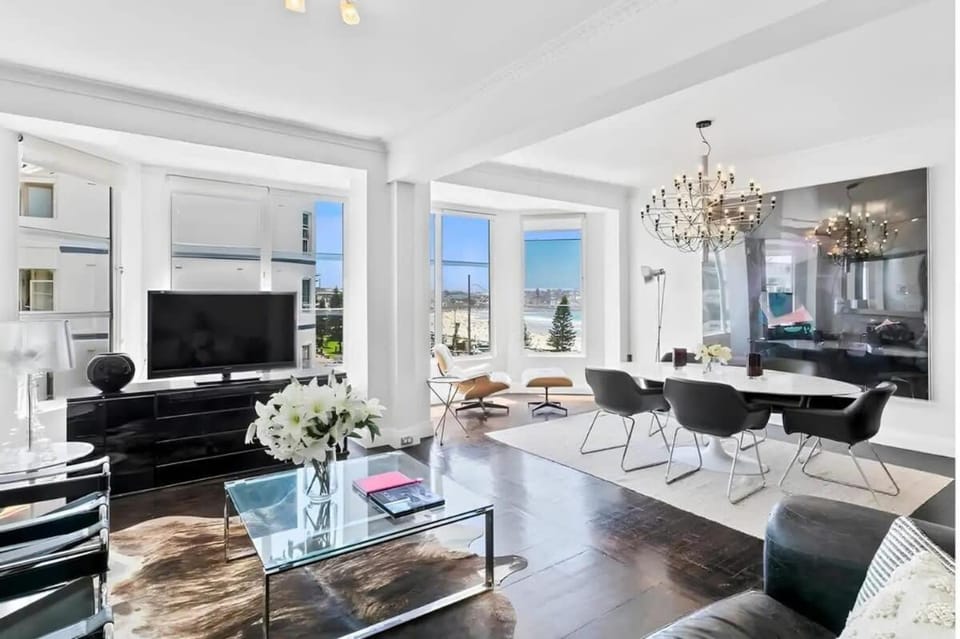 Bondi Beachfront Retreat - Beach views Apartment in Sydney