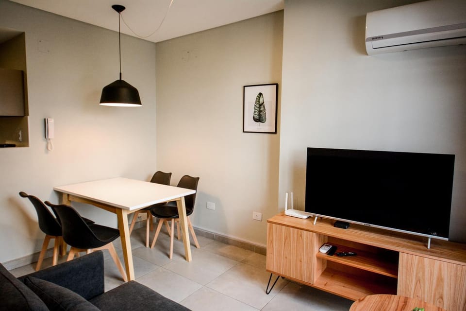 Communal lounge/ TV room, TV and multimedia, Living room, Seating area, Dining area, air conditioner