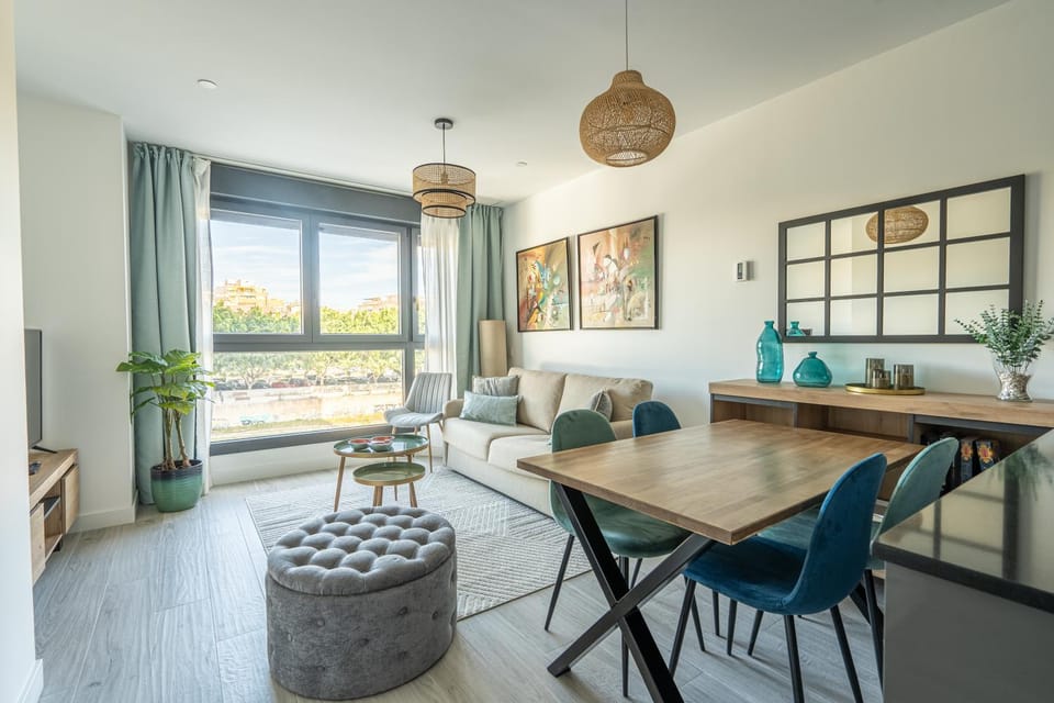 Living room, Seating area, Dining area