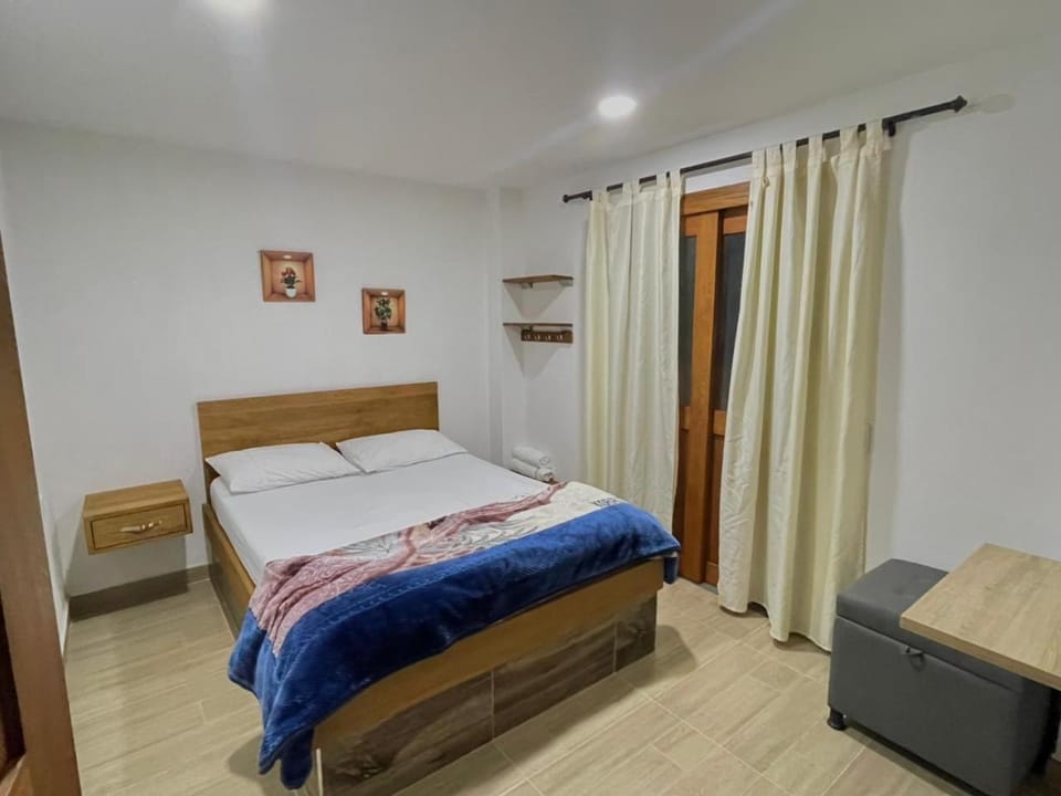 Photo of the whole room, Bedroom