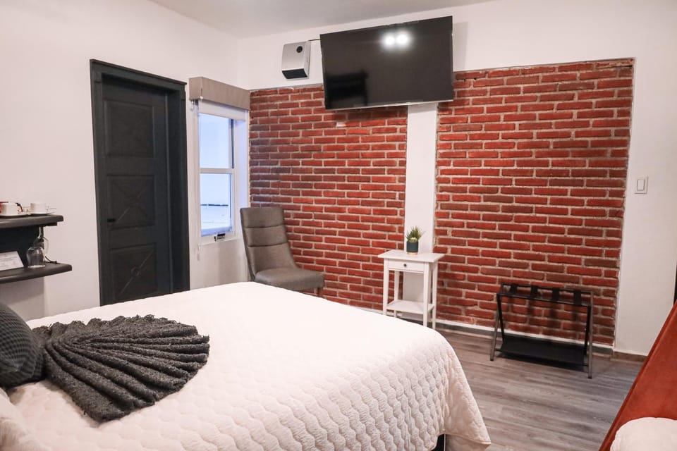 Bed, TV and multimedia, Bedroom