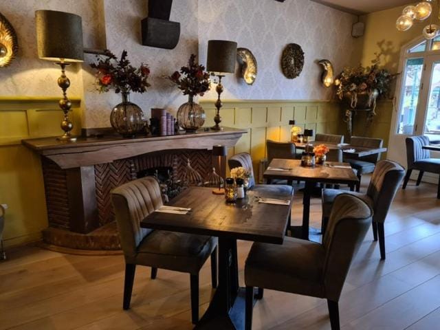 Restaurant/places to eat