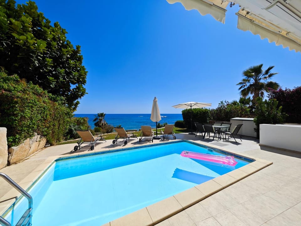 Day, Natural landscape, Pool view, Sea view, Swimming pool, sunbed