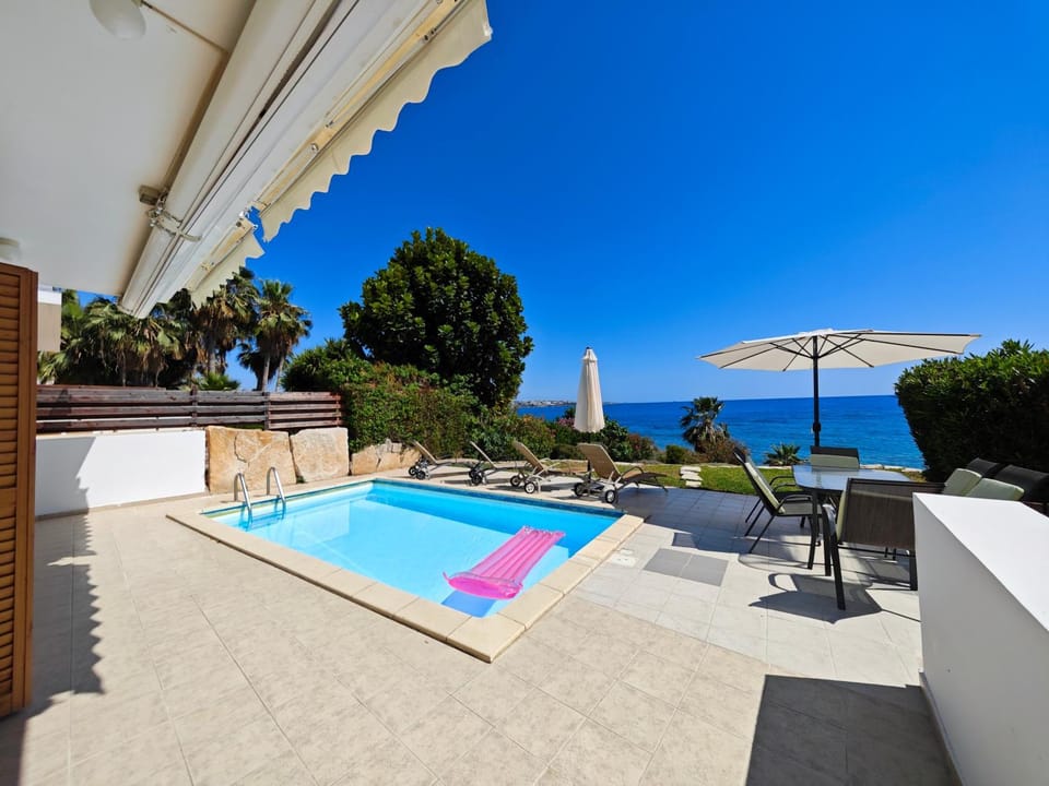 Day, Natural landscape, View (from property/room), Pool view, Sea view, Swimming pool, sunbed