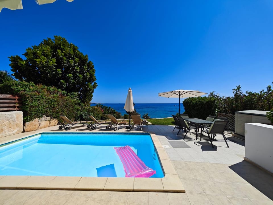 Day, Natural landscape, View (from property/room), Pool view, Sea view, Swimming pool, sunbed