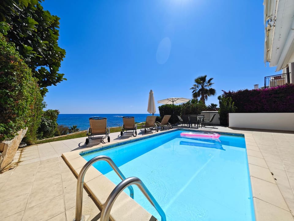 Day, Natural landscape, Pool view, Sea view, Swimming pool, sunbed
