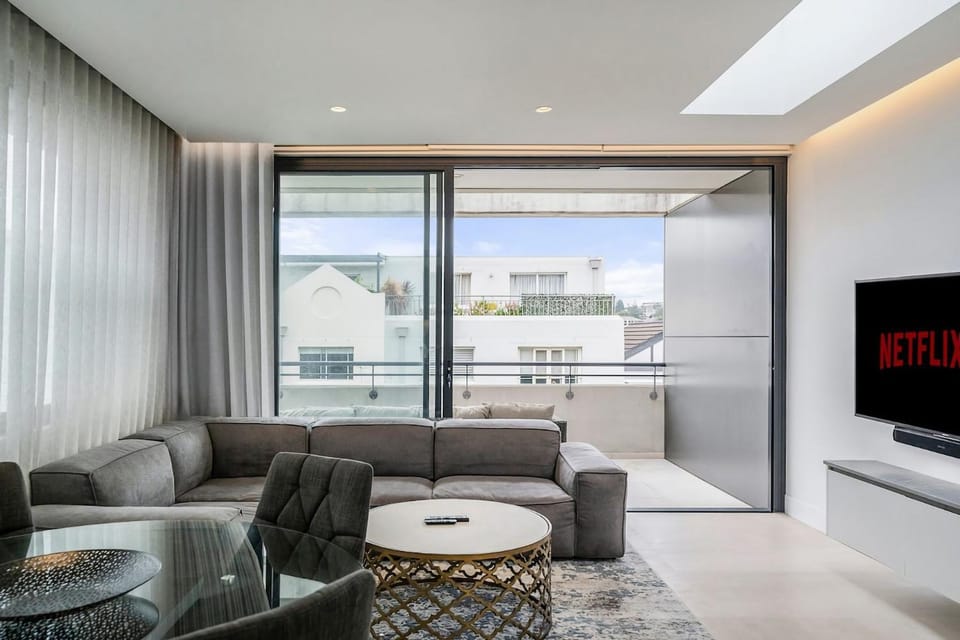 Inviting 2BR Unit w Parking near Coogee Beach Apartment in Sydney