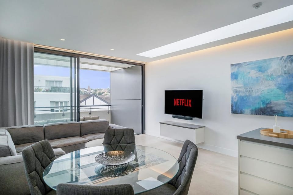 Inviting 2BR Unit w Parking near Coogee Beach Apartment in Sydney