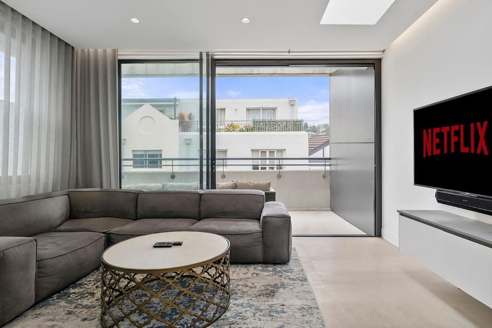 Inviting 2BR Unit w Parking near Coogee Beach Apartment in Sydney
