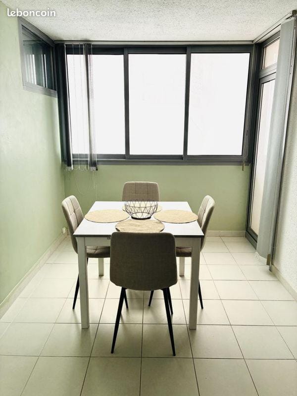 Vagues et Vignes Gruissan Appt T2 bien placé tout équipé WIFI avec parking privé Apartment in Gruissan