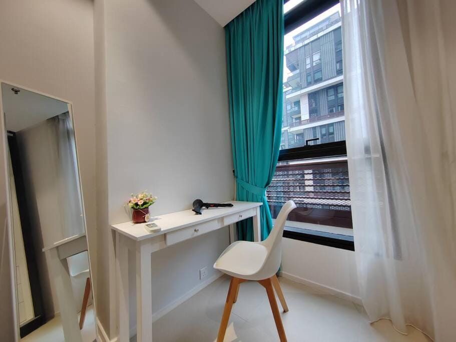 Seating area, Bedroom, hair dresser