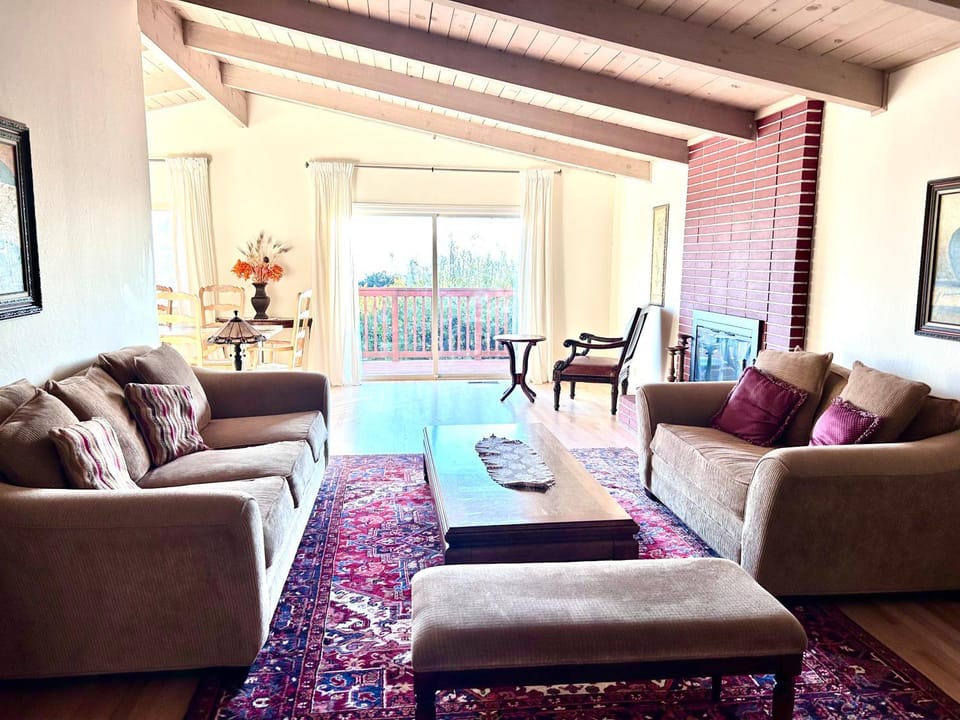 Sunset View Apartment in El Cerrito