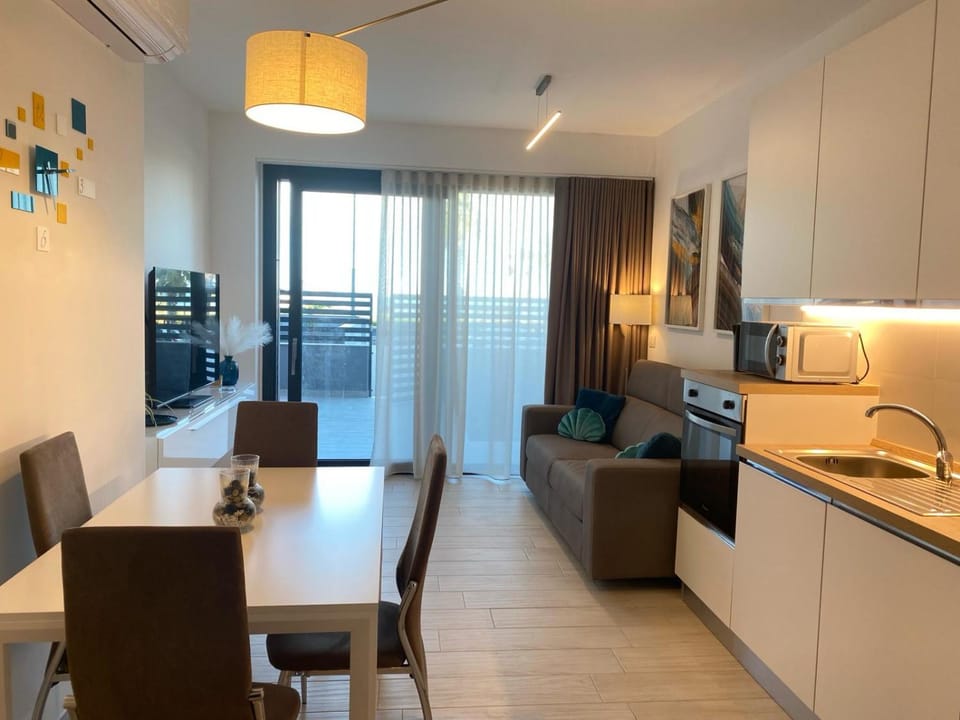 Coffee/tea facilities, Kitchen or kitchenette, Living room, Seating area, Dining area, pet friendly