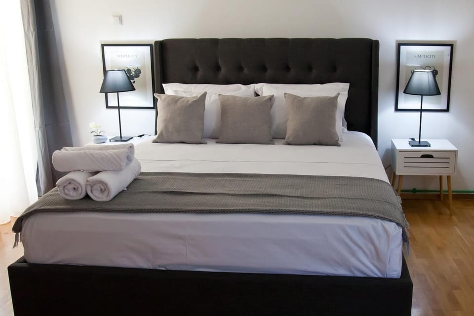 Bed, Photo of the whole room, Bedroom, towels