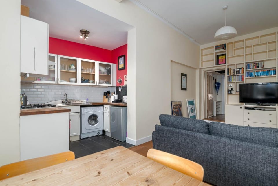 GuestReady - Former Pub-Turned-One Bedroom Flat Apartment in London Borough of Southwark