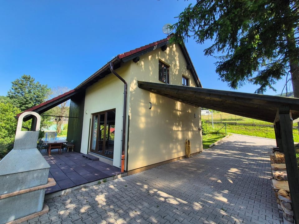 Property building, Balcony/Terrace, Balcony/Terrace, Parking
