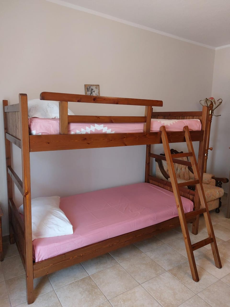 Bedroom, bunk bed
