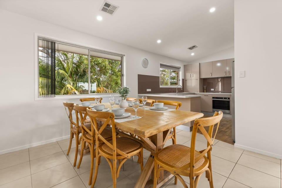 White Sands Retreat by Experience Jervis Bay House in Vincentia