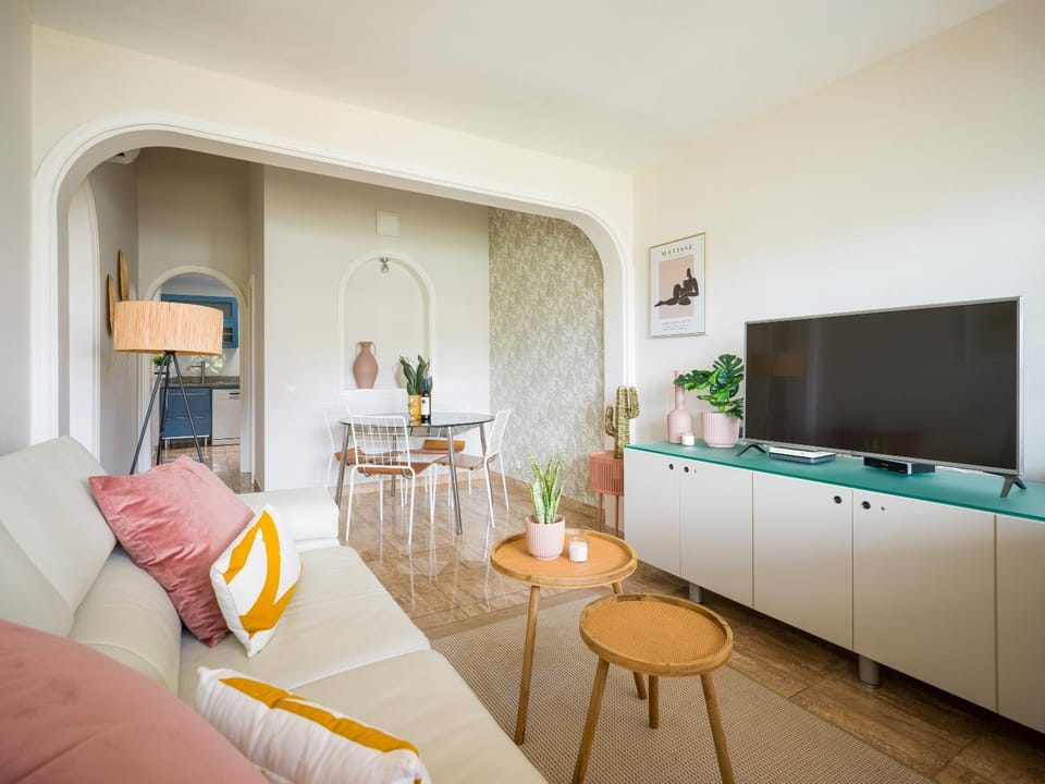 TV and multimedia, Living room, Photo of the whole room, air conditioner