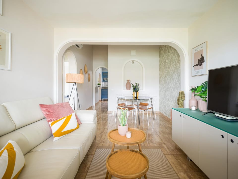 TV and multimedia, Living room, Dining area, air conditioner