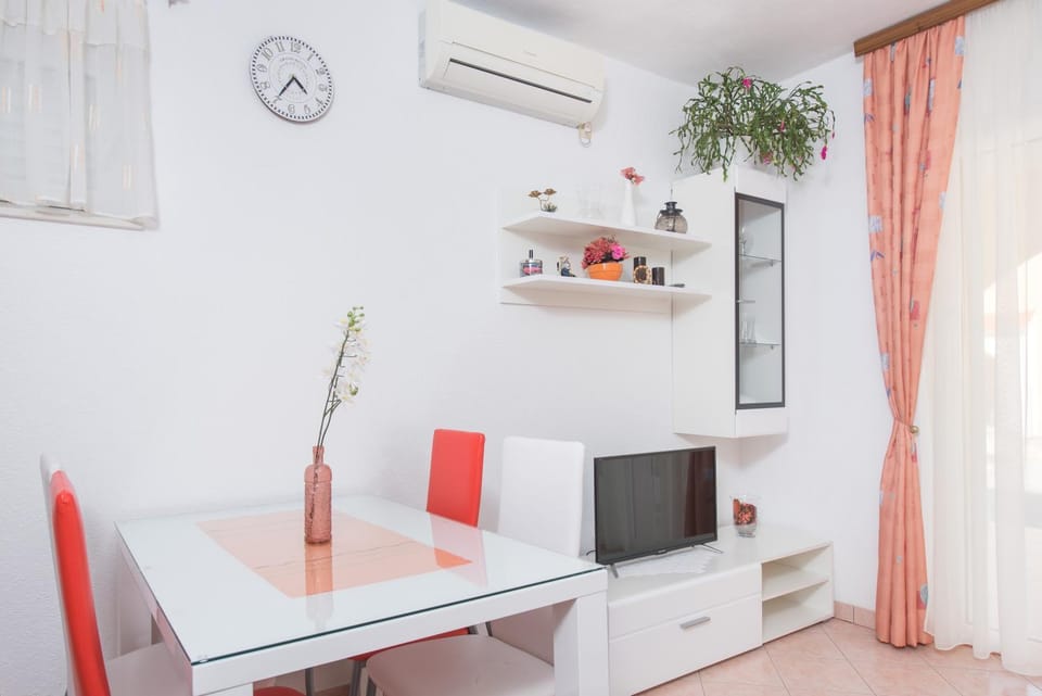 TV and multimedia, Living room, Dining area