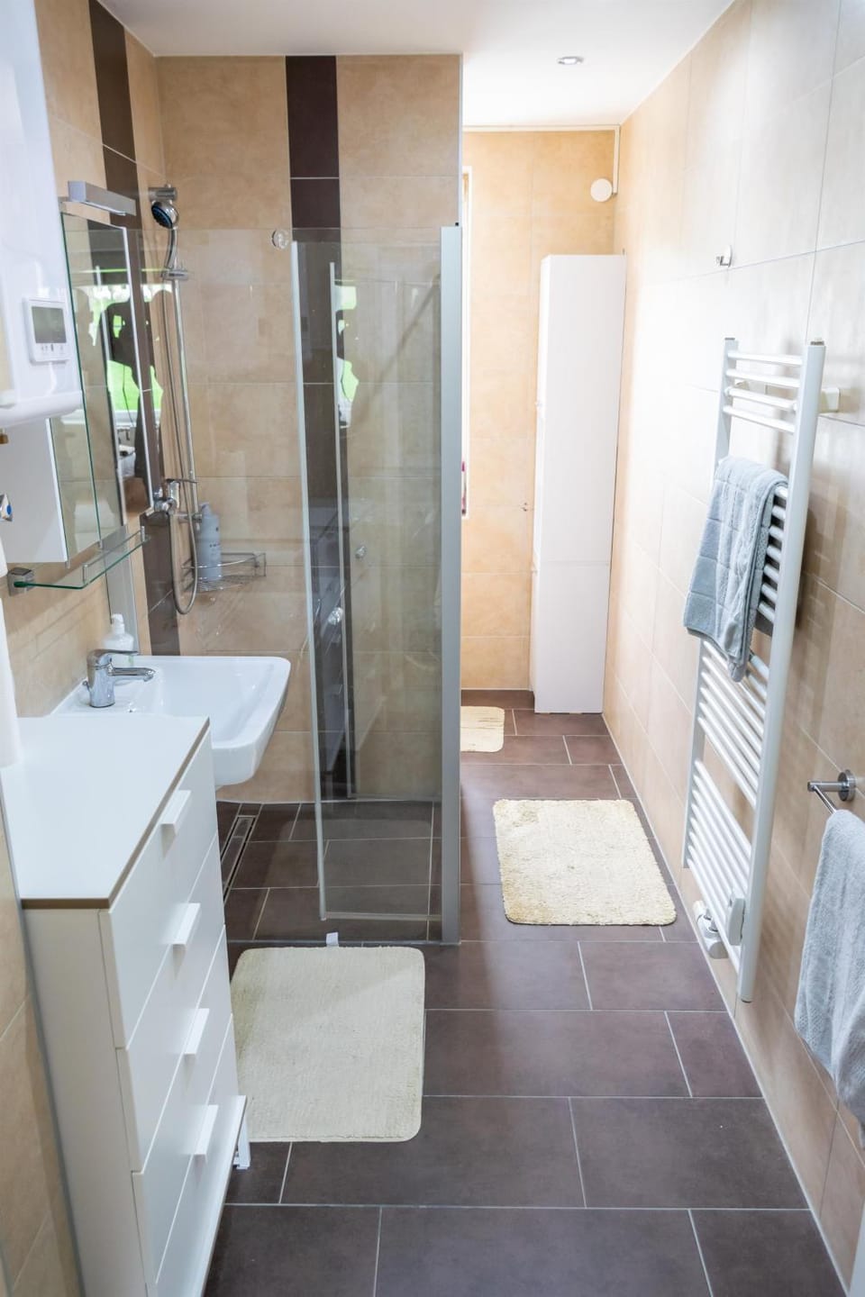 Shower, Bathroom, towels