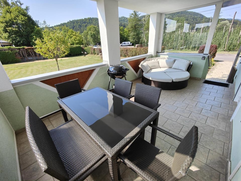 BBQ facilities, Balcony/Terrace, Seating area, sunbed