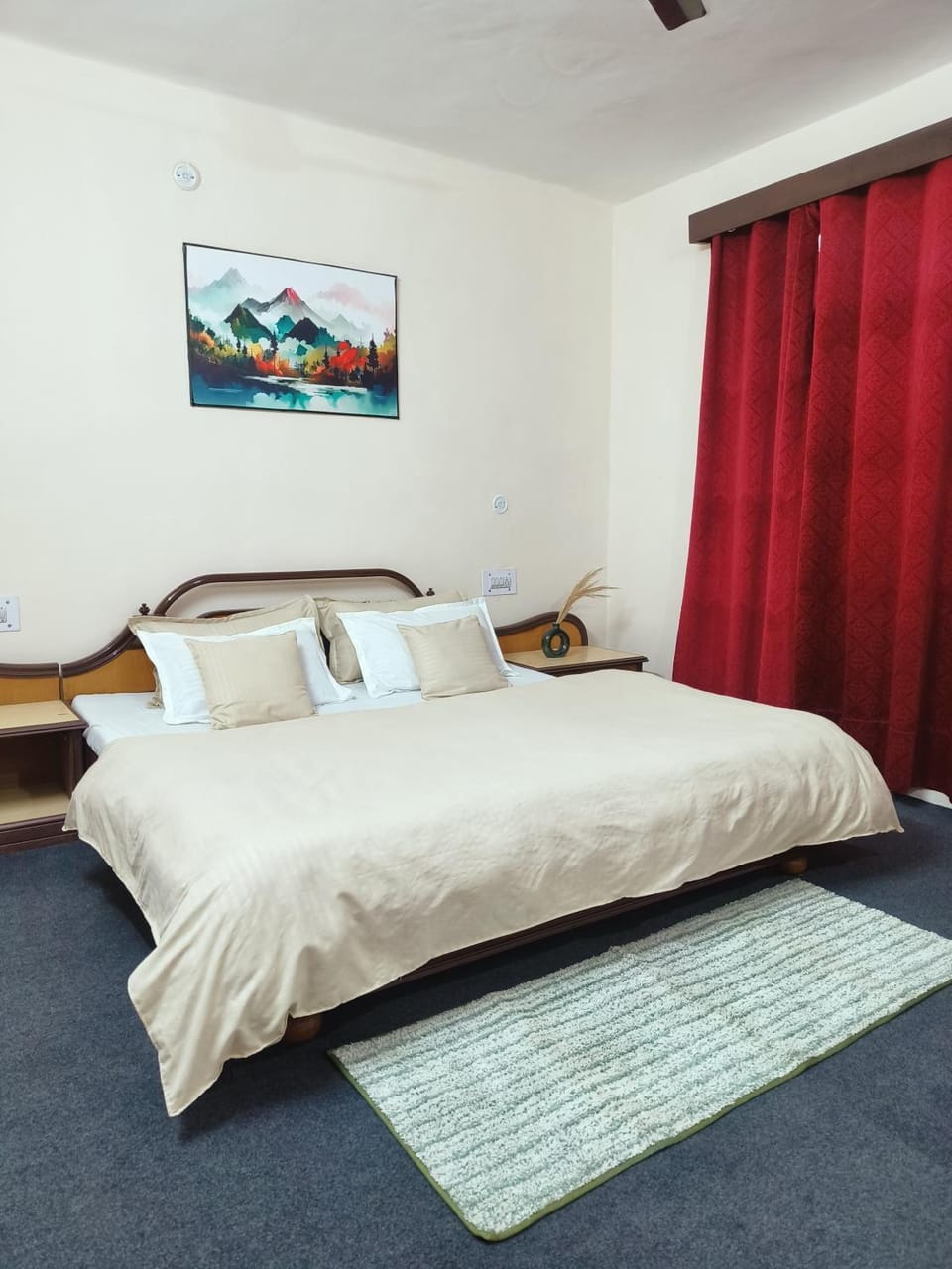Photo of the whole room, Bedroom
