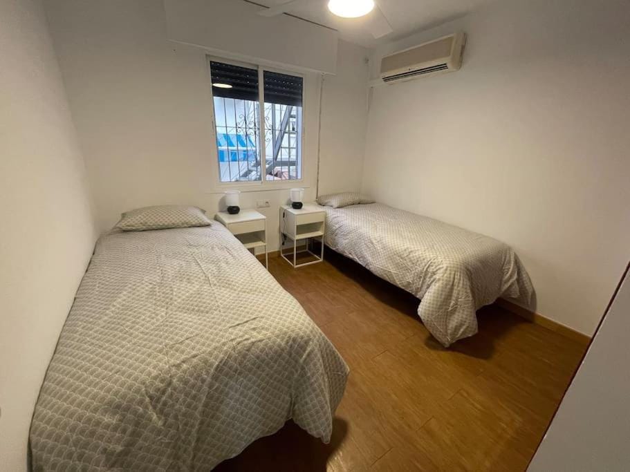 Bedroom, air conditioner