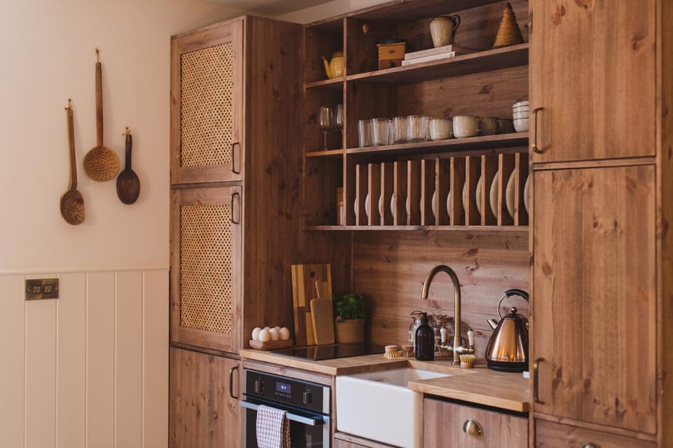 Kitchen or kitchenette, pet friendly, stove