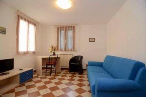 Bed, Living room