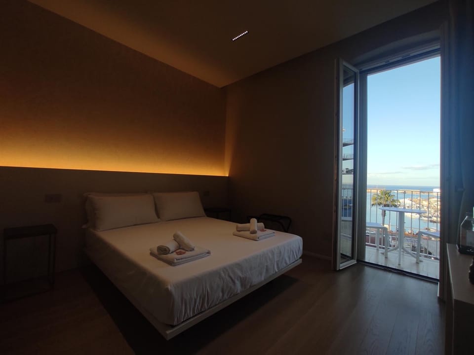 Bed, View (from property/room), Balcony/Terrace, Photo of the whole room, Bedroom, Sea view, towels