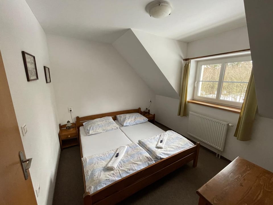 Bed, Living room, Photo of the whole room